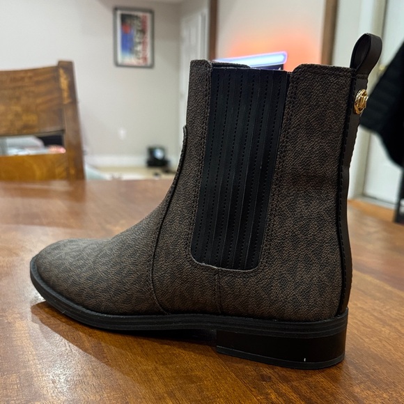 Michael Kors MK Monogram Chelsea Boots - Picture 8 of 12